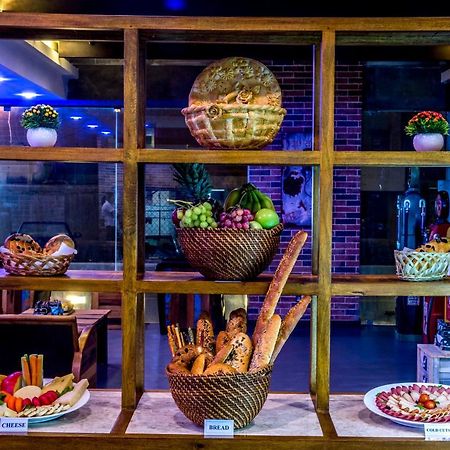 Flowery Holiday Suites Кувейт Экстерьер фото