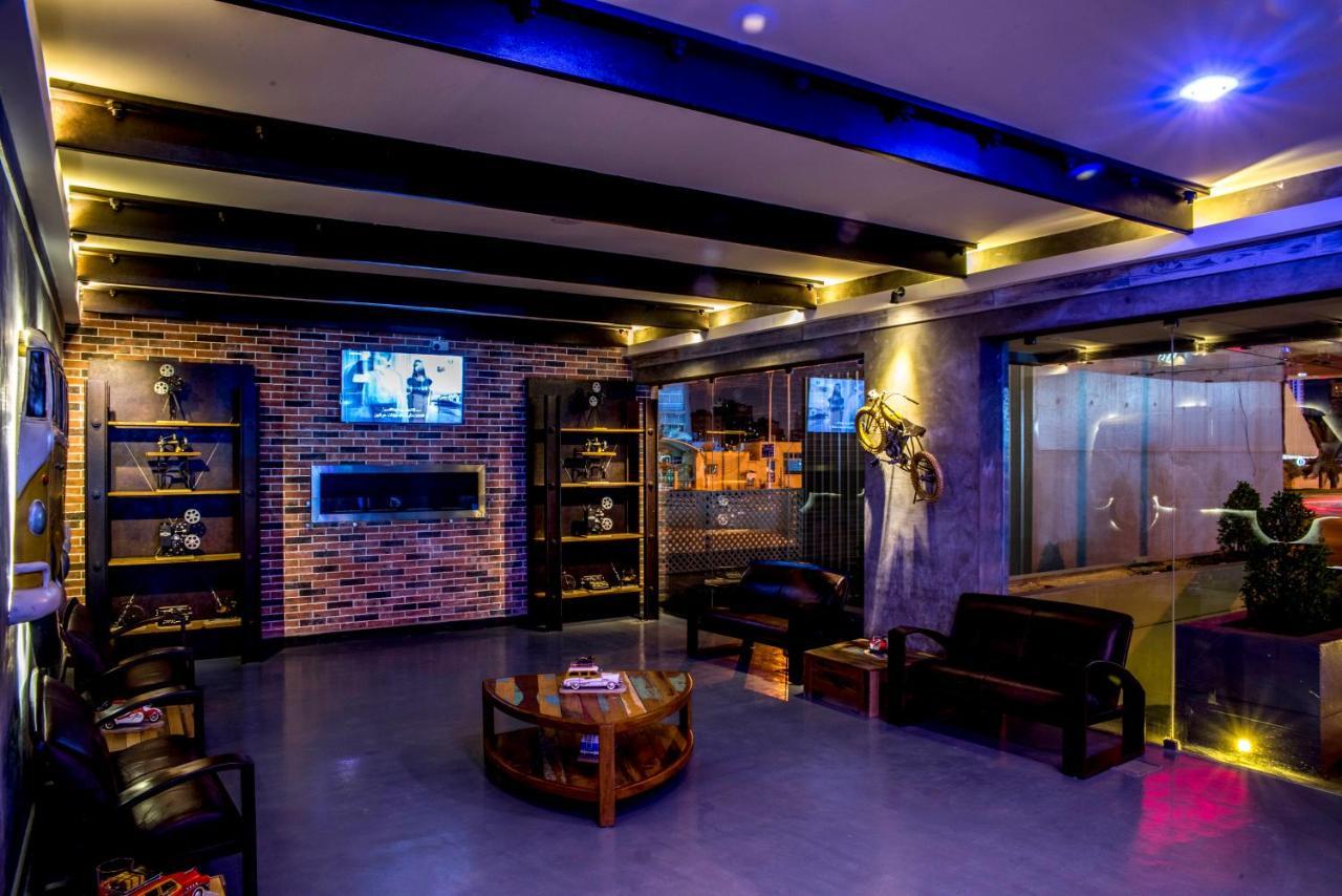 Flowery Holiday Suites Кувейт Экстерьер фото