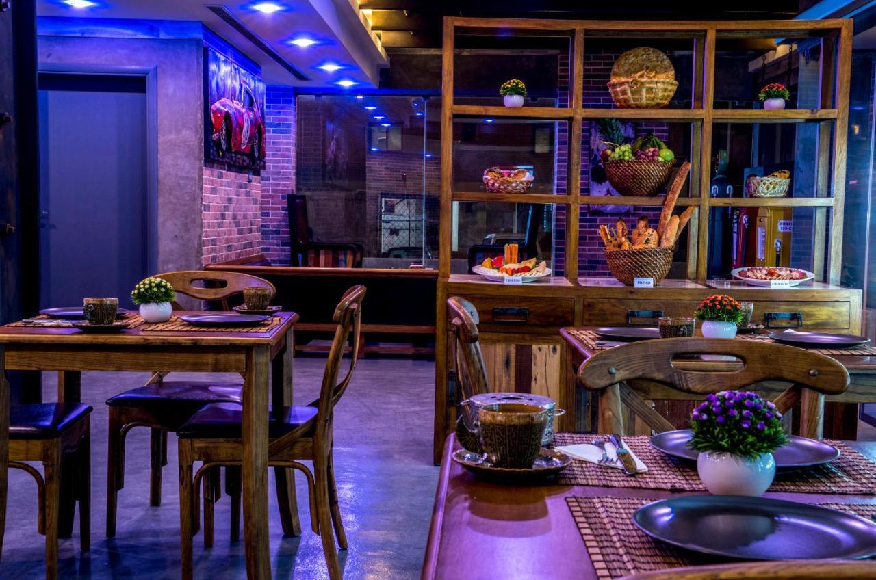 Flowery Holiday Suites Кувейт Экстерьер фото