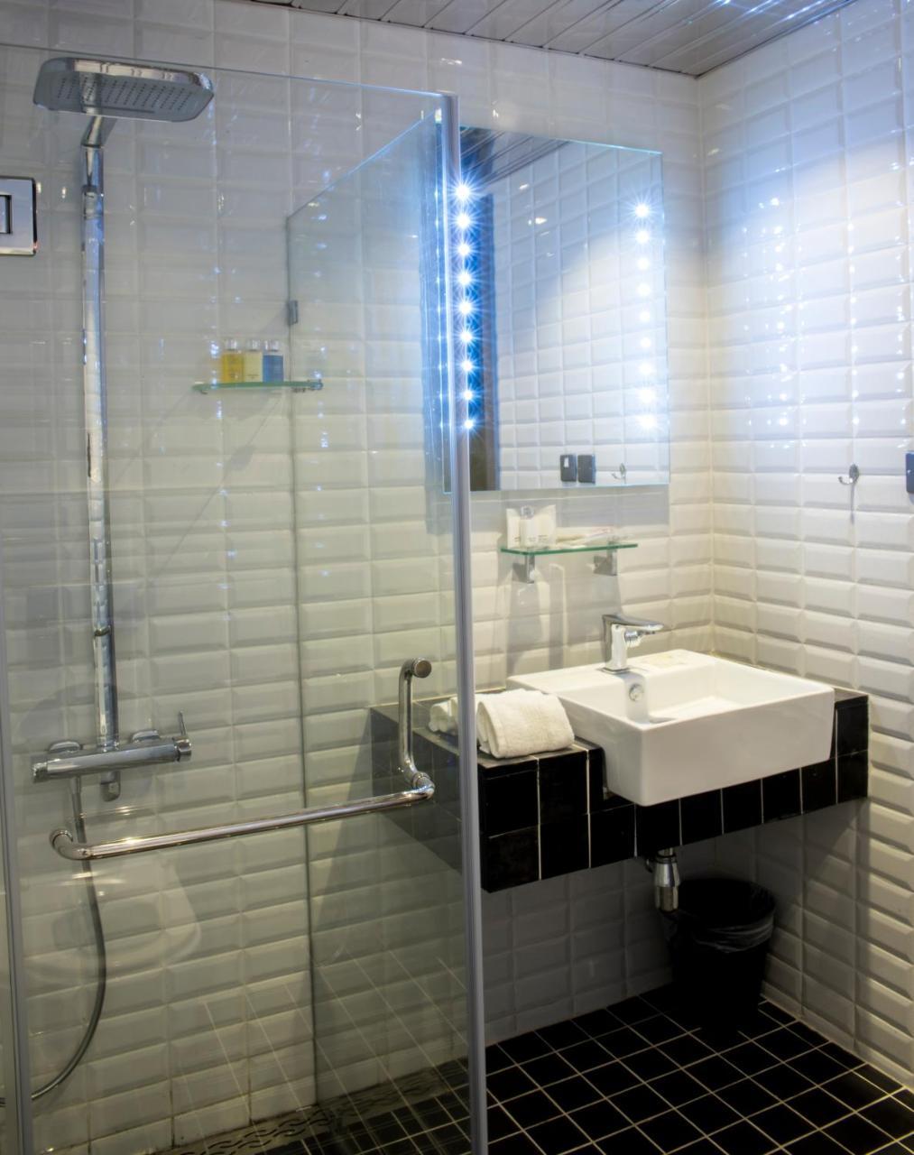 Flowery Holiday Suites Кувейт Экстерьер фото