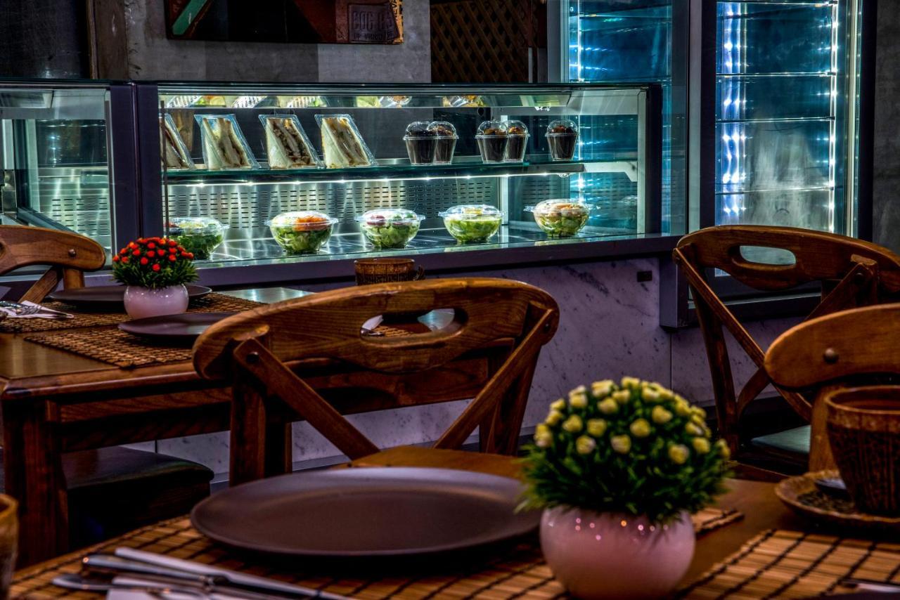 Flowery Holiday Suites Кувейт Экстерьер фото