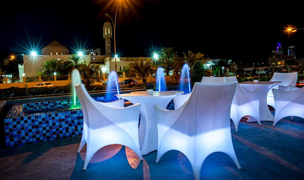 Flowery Holiday Suites Кувейт Экстерьер фото