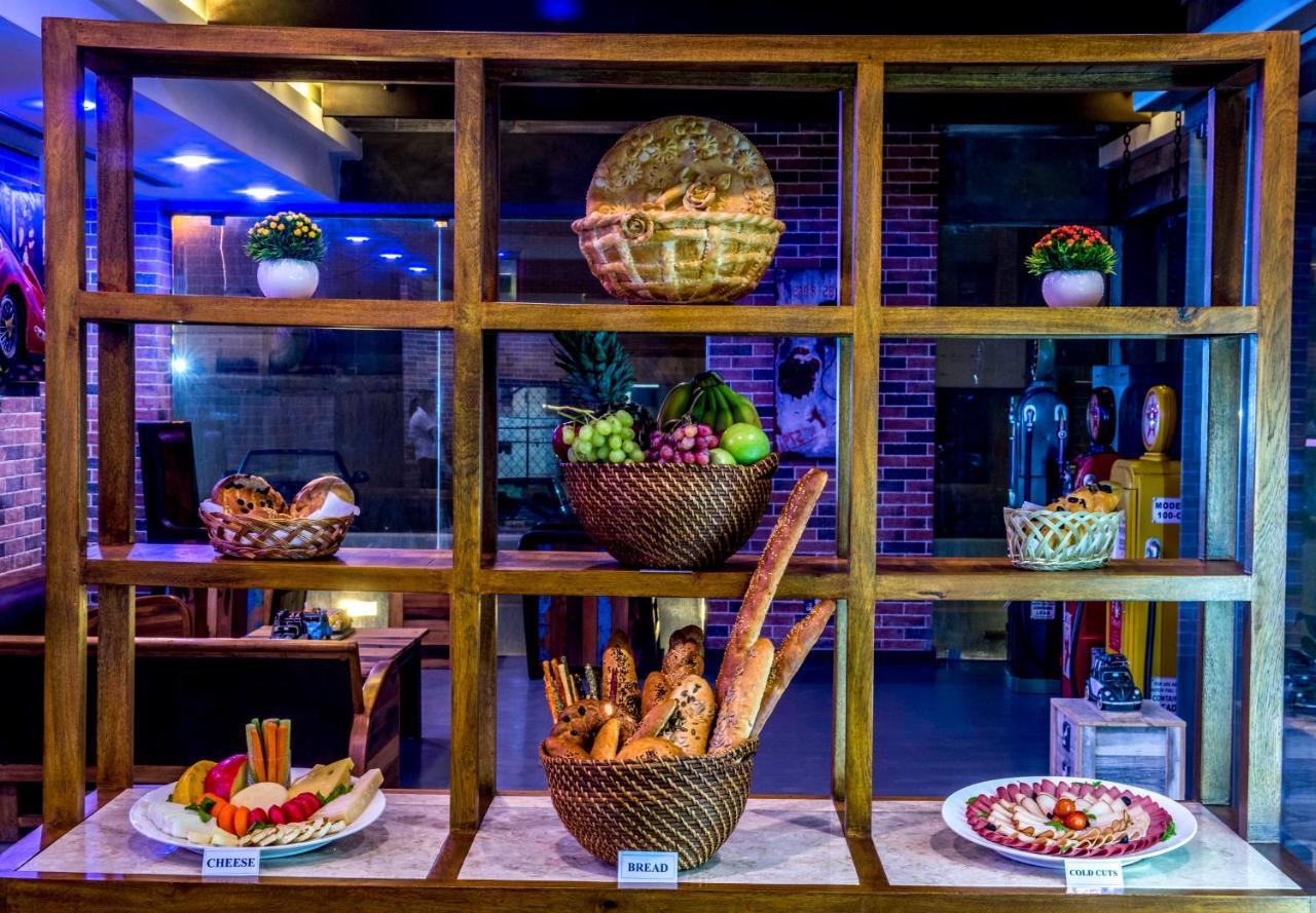 Flowery Holiday Suites Кувейт Экстерьер фото